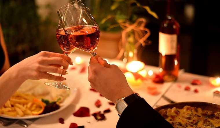 Vì sao nhà hàng luôn là địa điểm hẹn hò được giới trẻ ưu tiên?