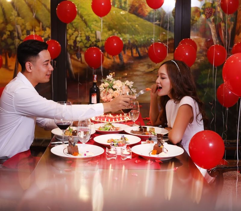 Vì sao nhà hàng luôn là địa điểm hẹn hò được giới trẻ ưu tiên?